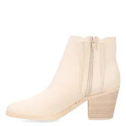 Women's MIA, Lolo Boot